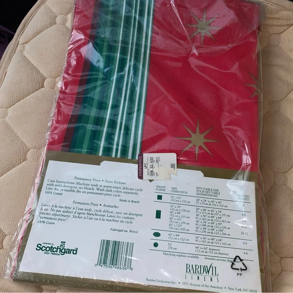 Vintage Bardwil Tablecloth 60”x84” Oval Christmas Bow Gift Print Dead‎ stock NEW